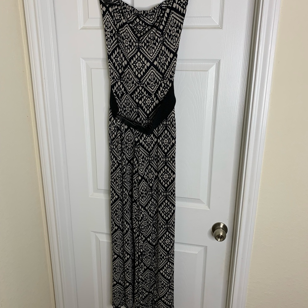 Woman Strapless Palazzo Jumpsuit With Belt. Size:M